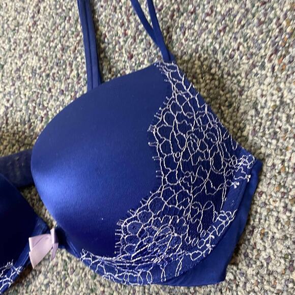 Victoria's Secret Very Sexy Push Up Pigeonnant Navy Blue Embroidered Bra Sz 34B - Picture 3 of 7